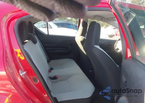 2015 Toyota Prius C One z USA, uszkodzony, nr VIN JTDKDTB34F1584637